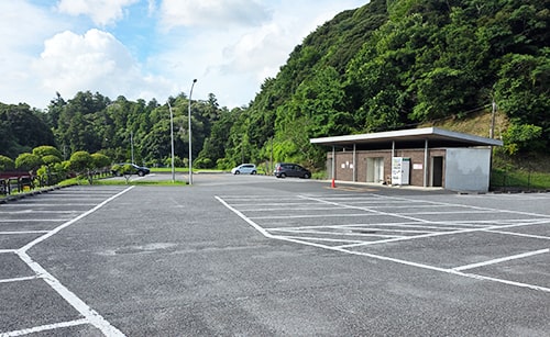 長南町笠森霊園の広々とした駐車場